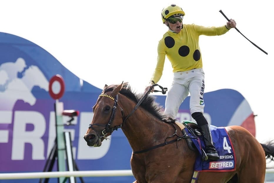 Bow Echo and Billy Loughnane win the 2000 Guineas at Newmarket